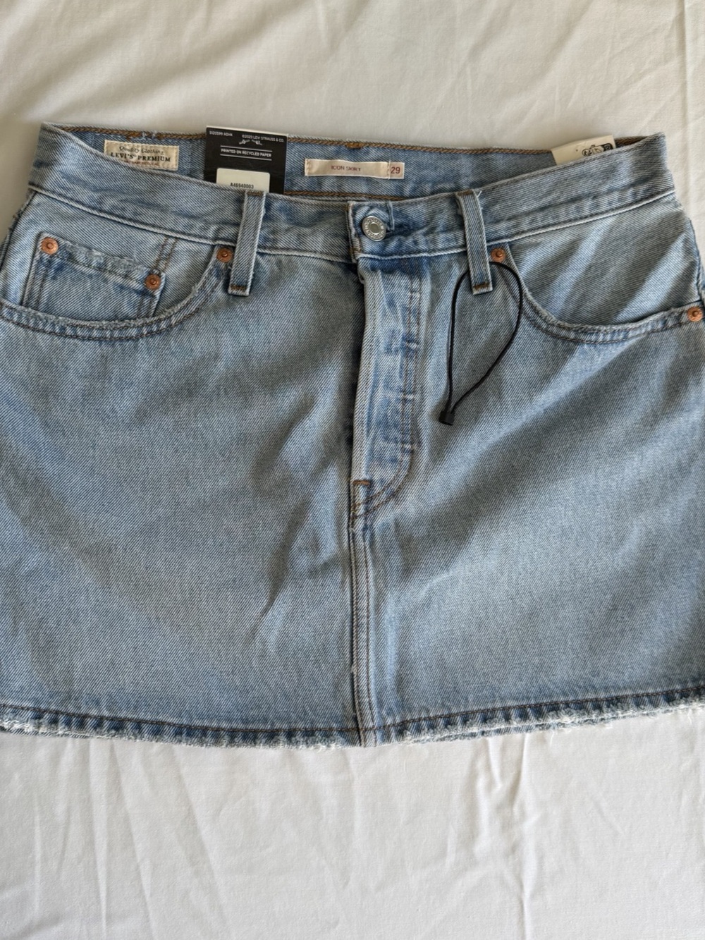 Levi's Icon Skirt Denim Mini Skirt in Blue Waist 29 NWT